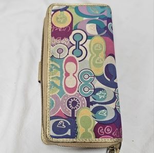 Used Coach wallet.  Need a good cleaning